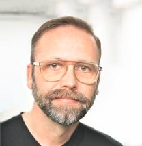 Oliver  Stäcker, CEO